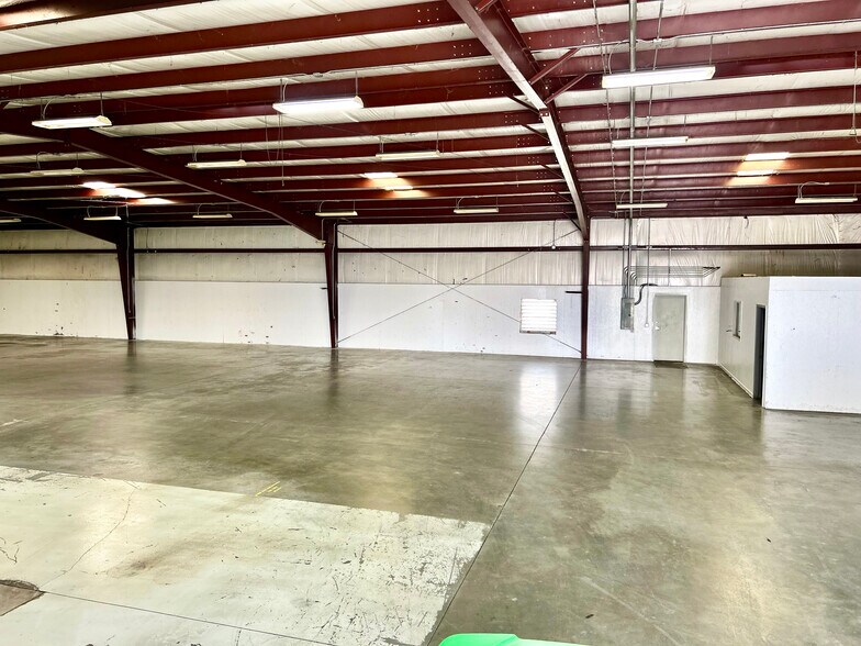 More Photos Of 1207 Butler St, Oxford Warehouse For Sale