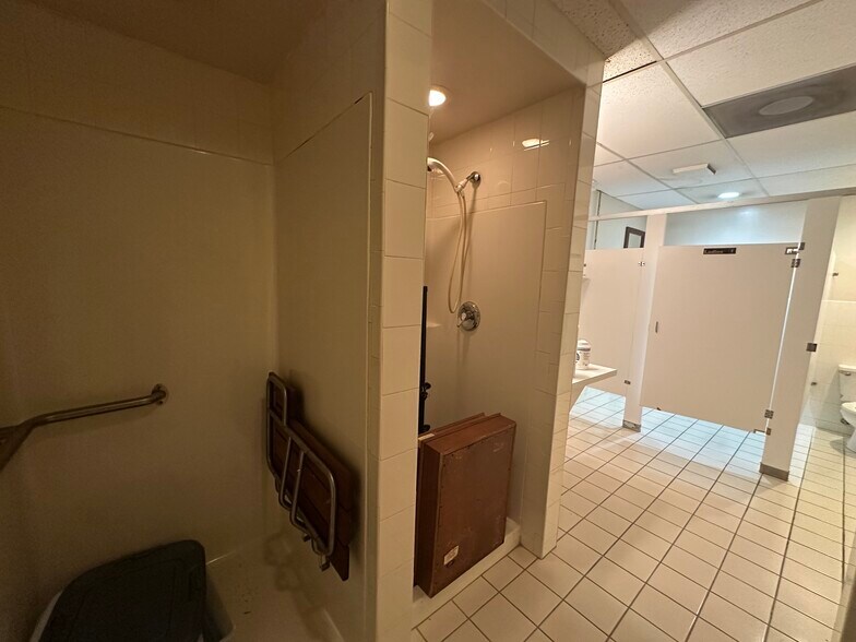 More Photos Of 2028 Hollywood Blvd, Hollywood Storefront Retail Residential For Lease