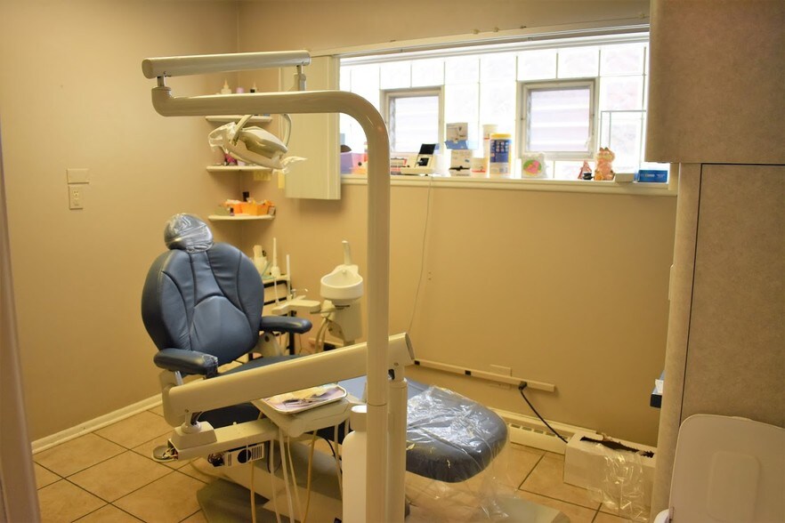 More Photos Of 5576 Mayfield Rd, Cleveland Freestanding For Sale