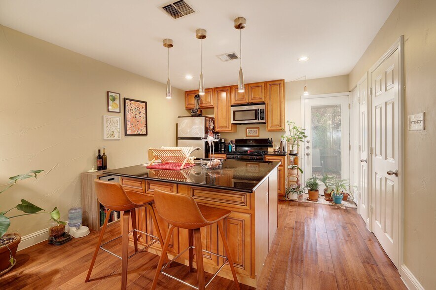 More Photos Of 1911 Lightsey Rd, Austin Apartments For Sale