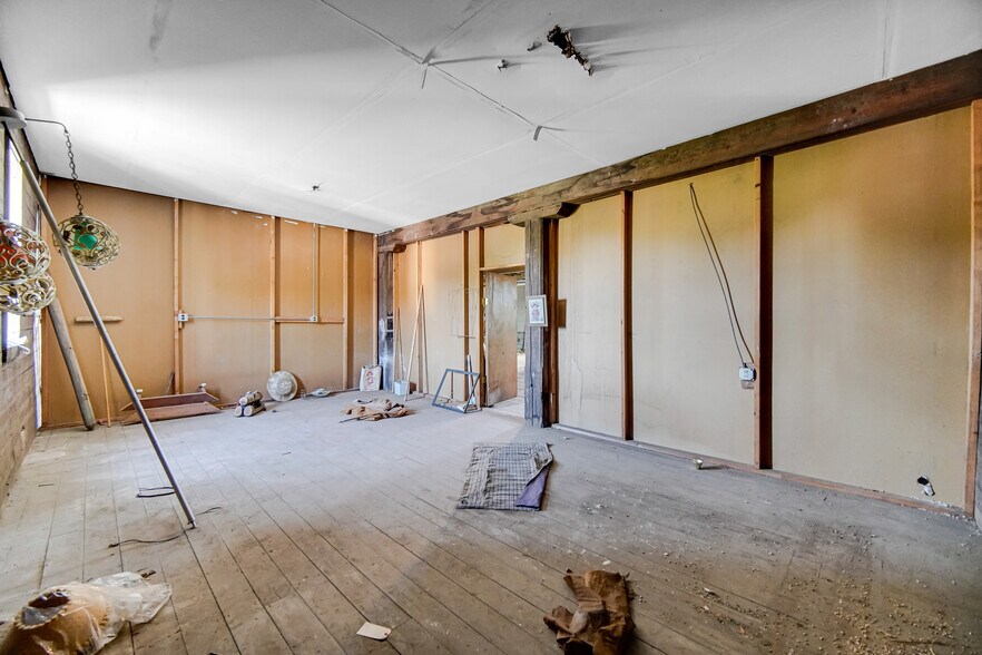 More Photos Of 15300 Greenwood Rd, South Holland Manufacturing For Sale