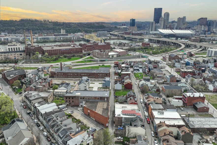 More Photos Of 918 Rickenbach St, Pittsburgh Distribution For Lease
