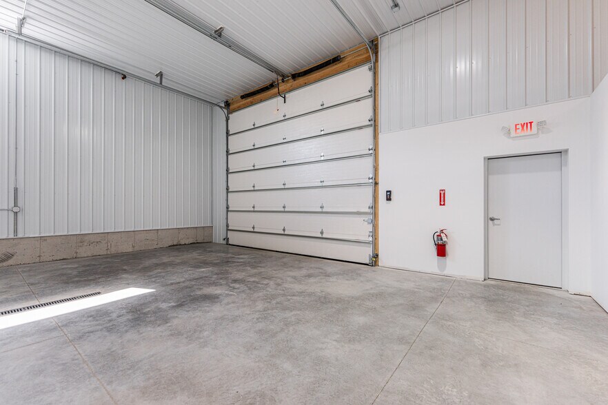 More Photos Of 440 N Maple St, Sycamore Manufacturing For Lease