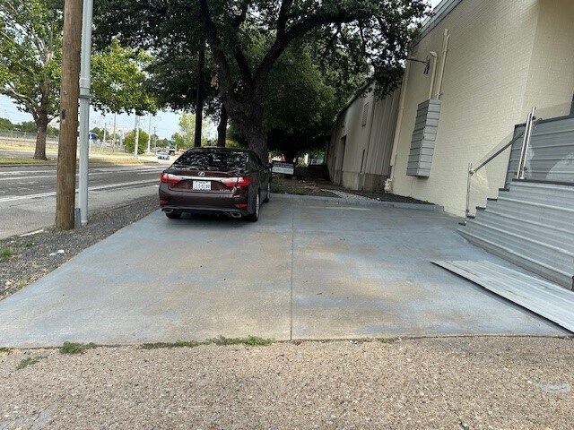 More Photos Of 4016 Harry Hines Blvd, Dallas Showroom For Sale