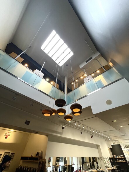 More Photos Of 269 Queen St W, Toronto Storefront Retail Residential For Lease