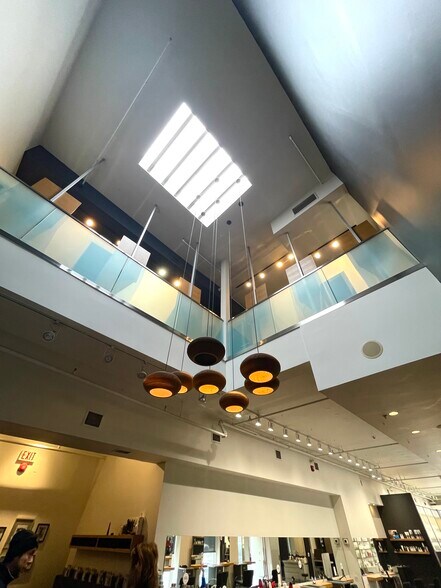 More Photos Of 269 Queen St W, Toronto Storefront Retail Residential For Lease