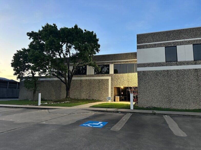 More Photos Of 11100 W Airport Blvd, Stafford Warehouse For Lease