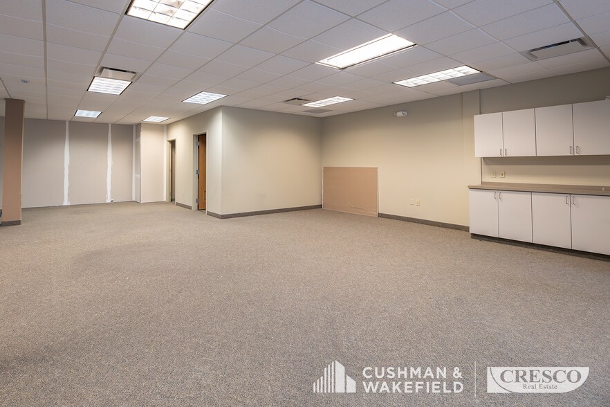 More Photos Of 6800 W Snowville Rd, Brecksville Unknown For Lease