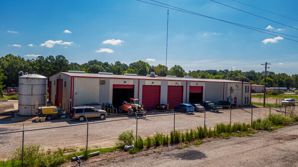 More Photos Of 2103 E SH 31, Kilgore Warehouse For Lease