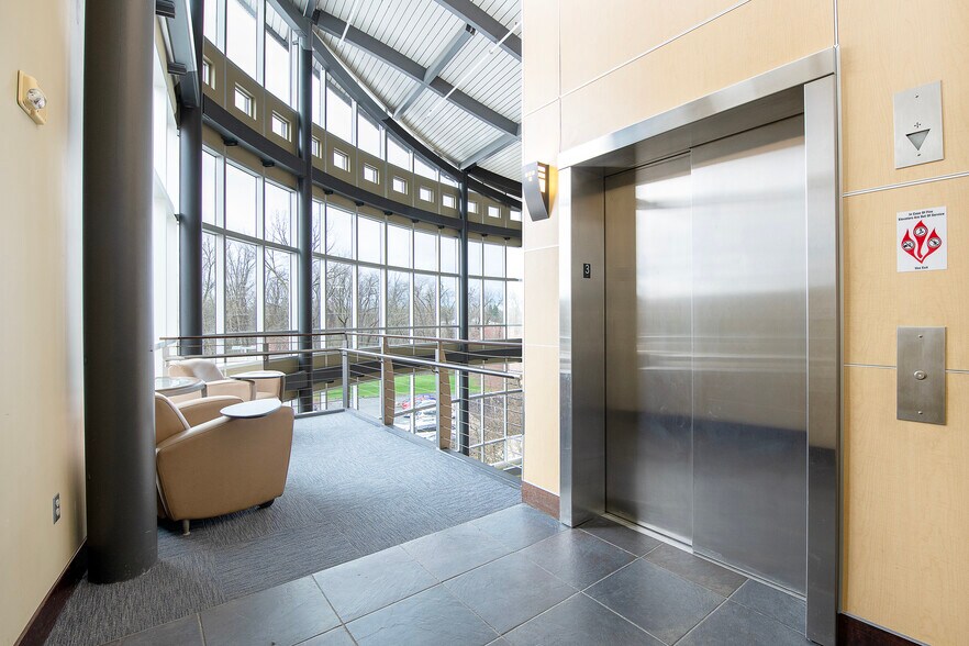 More Photos Of 1 Park West Blvd, Akron Medical For Lease