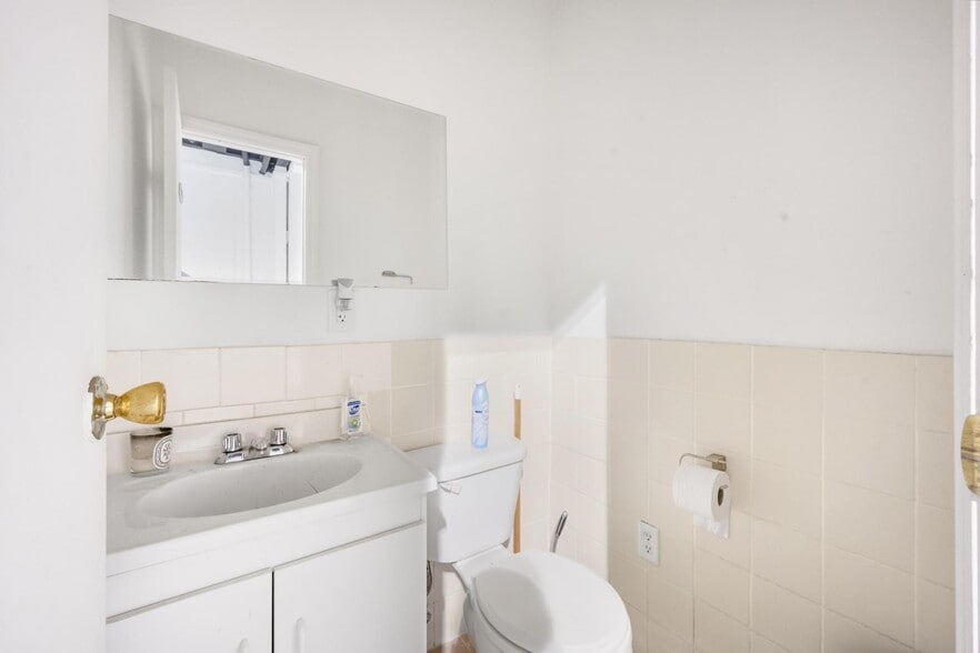 More Photos Of 219 Bond St, Brooklyn Warehouse For Sale