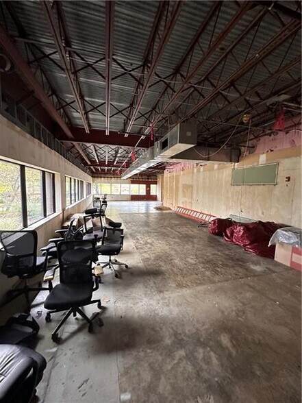 More Photos Of 800 Regis Ave, Pittsburgh Medical For Lease