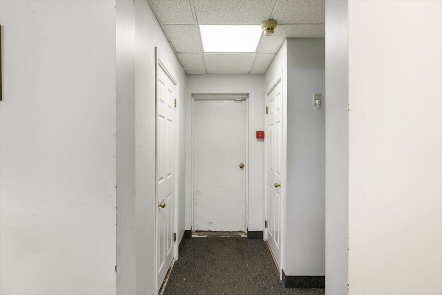 More Photos Of 306 Cabot St, Beverly Office For Lease