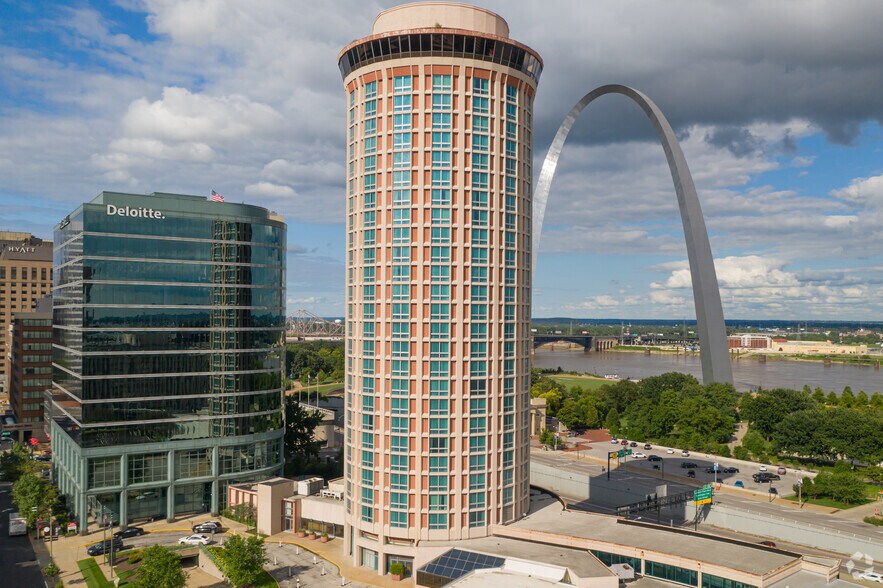 Primary Photo Of 200 S 4th St, Saint Louis Hotel For Sale