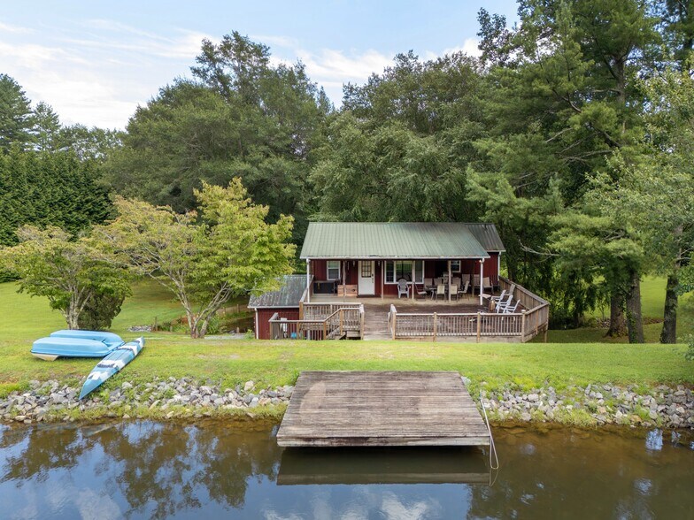 More Photos Of 8826 Boylston Hwy, Mills River Flex For Sale