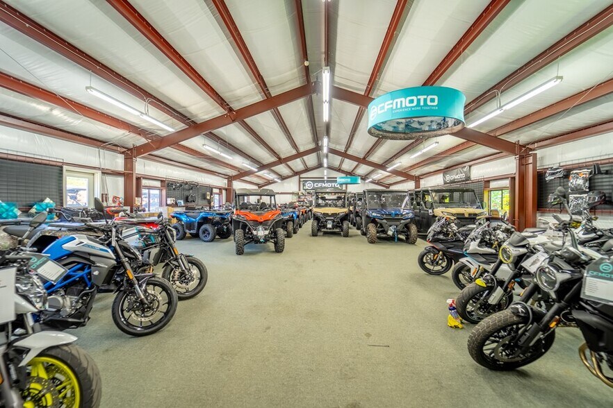 More Photos Of 424 Terrell Rd, Franklin Showroom For Sale