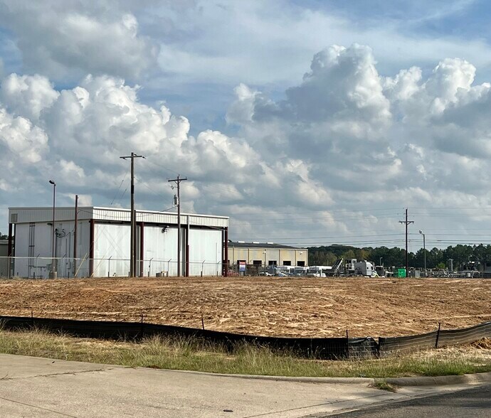 More Photos Of 1703 E Whaley St, Longview Warehouse For Lease