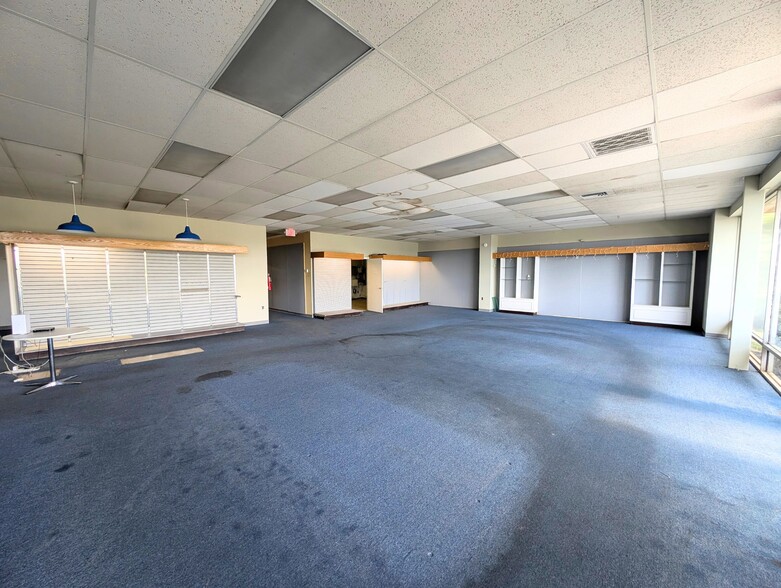 More Photos Of 309 Parker Ct SE, Leesburg Freestanding For Lease