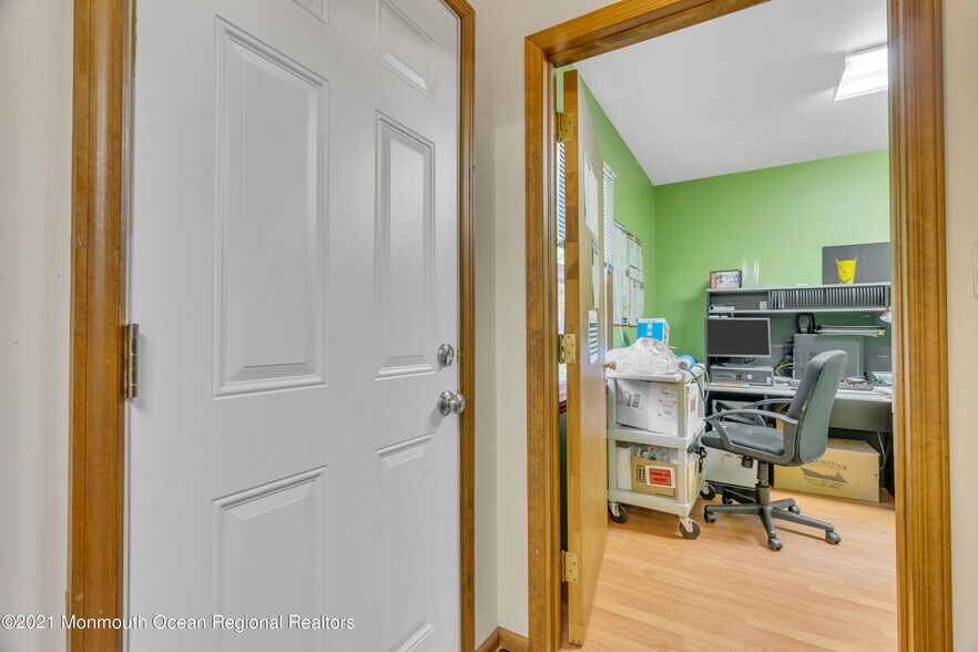 More Photos Of 2101 Lake Rd, Manchester Medical For Sale