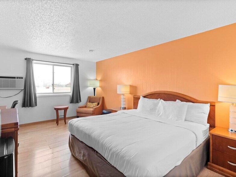 More Photos Of 1419 W 3rd St, Alliance Hotel For Sale
