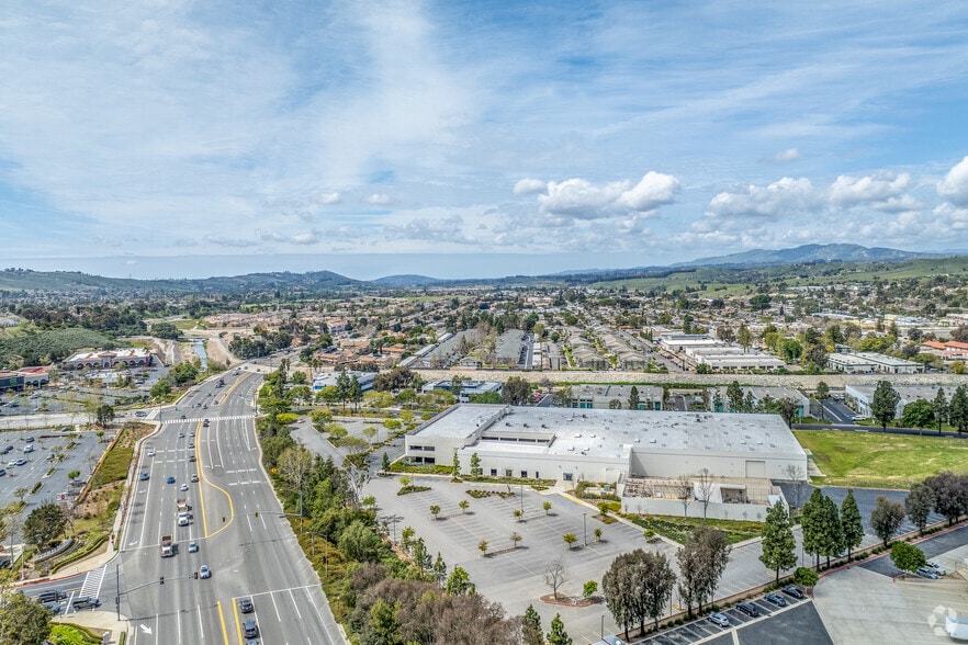 More Photos Of 200 Science Dr, Moorpark Light Manufacturing For Sale