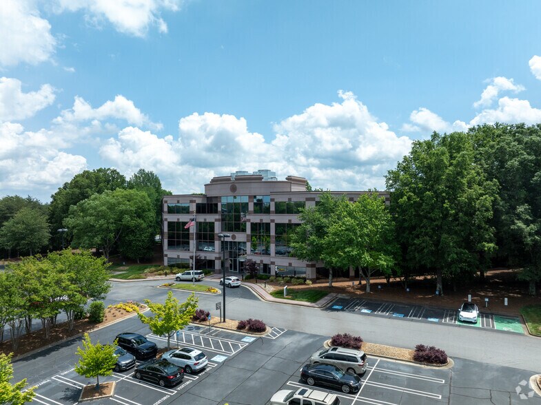 More Photos Of 800 Parc Pt, Alpharetta Unknown For Lease