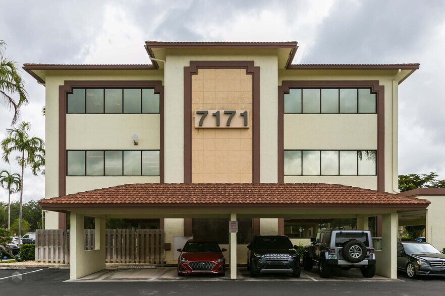 More Photos Of 7171 N University Dr, Tamarac Medical For Lease