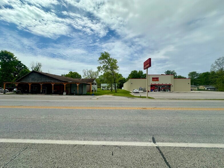 More Photos Of 1025 Highway 150 NE, Palmyra Freestanding For Sale