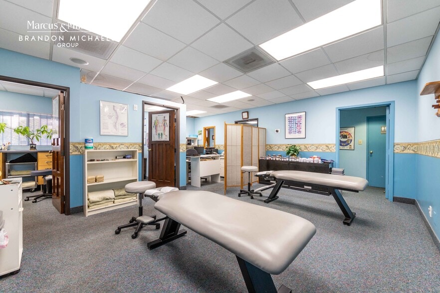 More Photos Of 1600 E Chevy Chase Dr, Glendale General Retail For Sale