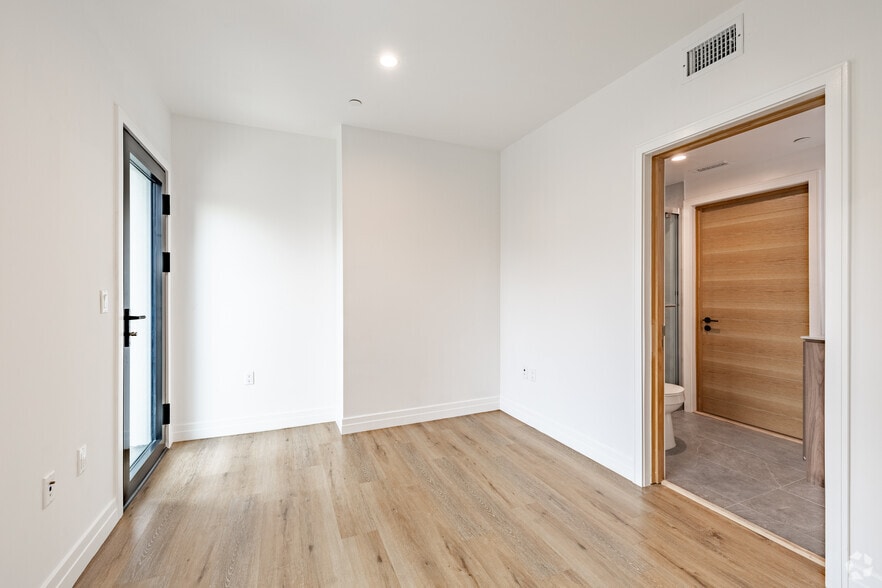 More Photos Of 1525 N Hobart Blvd, Los Angeles Apartments For Sale