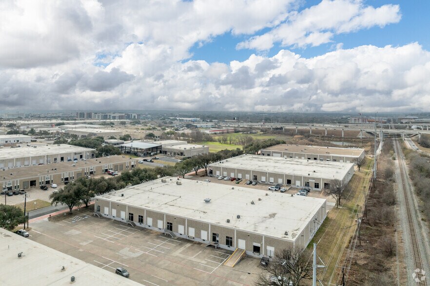 More Photos Of 9416 Neils Thompson Dr, Austin Warehouse For Lease