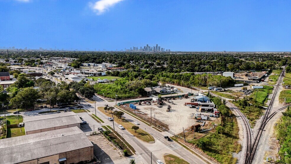 More Photos Of 7510 Lawndale St, Houston Warehouse For Sale