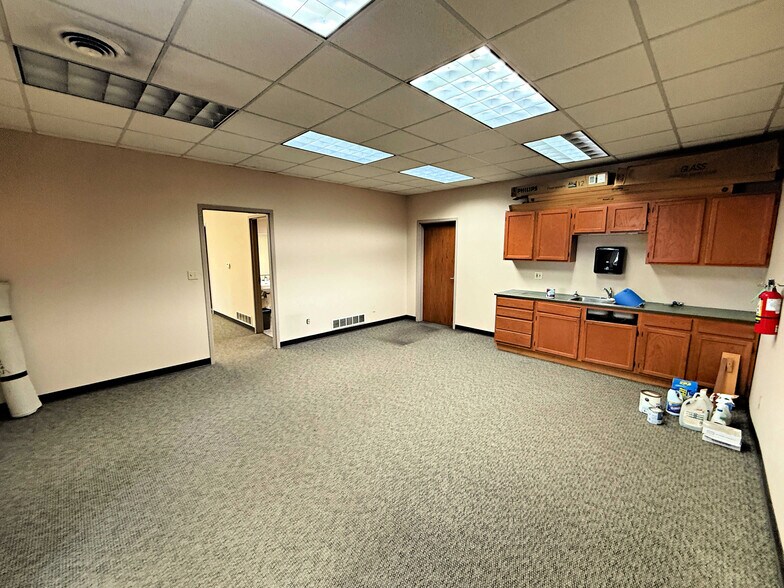 More Photos Of 5658 Westminster Dr, Cedar Falls Warehouse For Lease