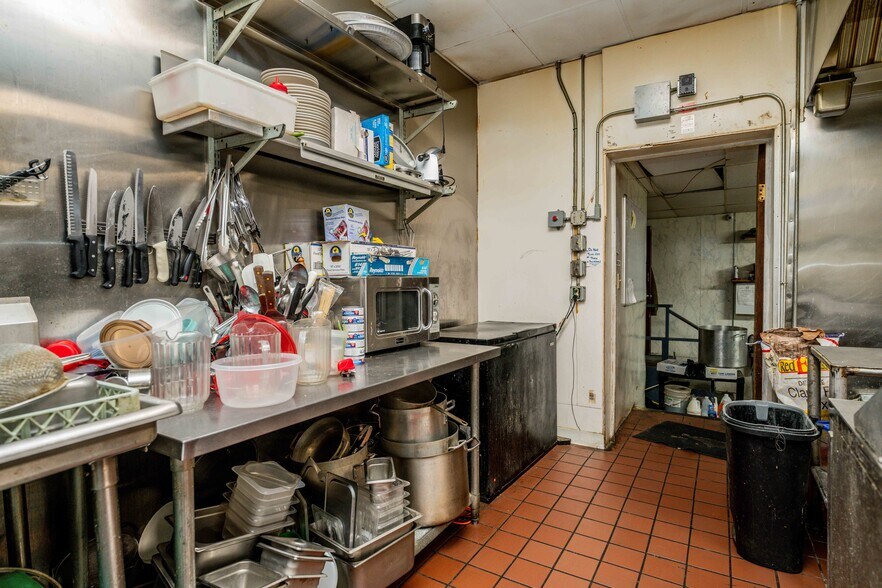 More Photos Of 266 Dartmouth St, New Bedford Restaurant For Sale