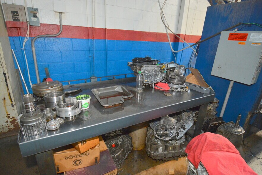 More Photos Of 2212 Wilmington Pike, Dayton Auto Repair For Sale