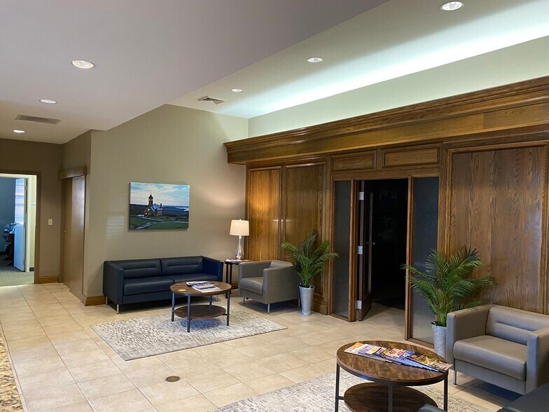 More Photos Of 909 E Republic Rd, Springfield Office For Lease