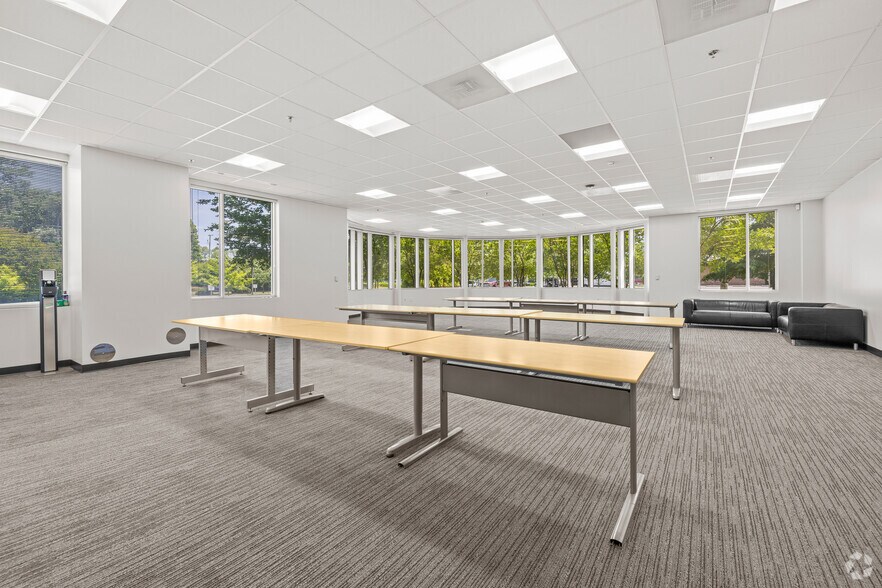 More Photos Of 555 S Independence Blvd, Virginia Beach Office For Lease