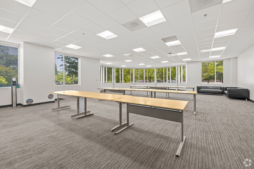 More Photos Of 555 S Independence Blvd, Virginia Beach Office For Lease