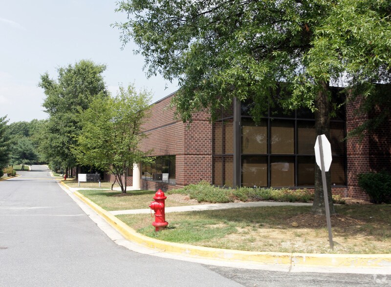 More Photos Of 901-999 Brightseat Rd, Landover Flex For Lease