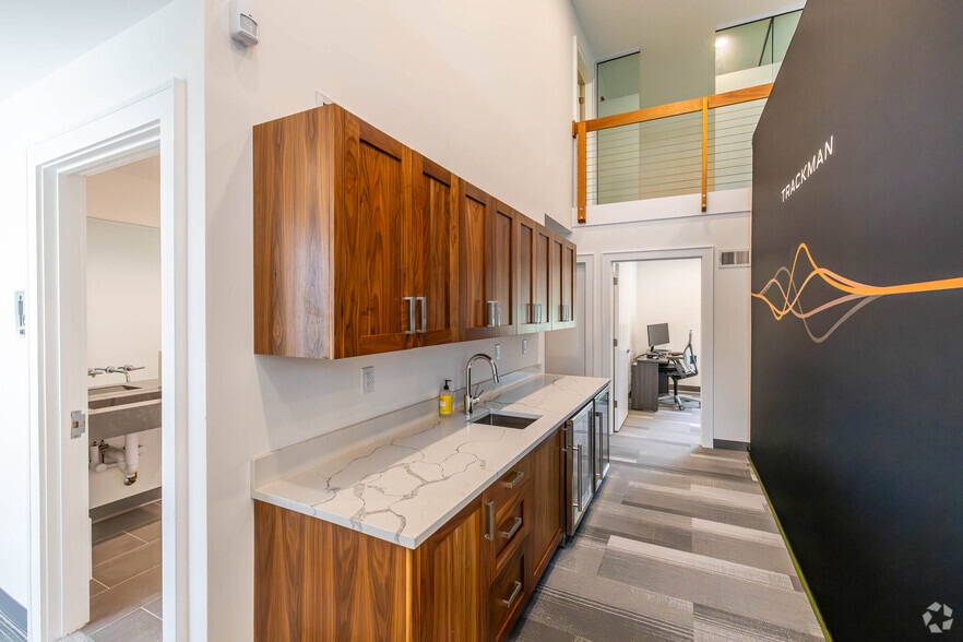 More Photos Of 682 US-202, Bridgewater Office For Sale