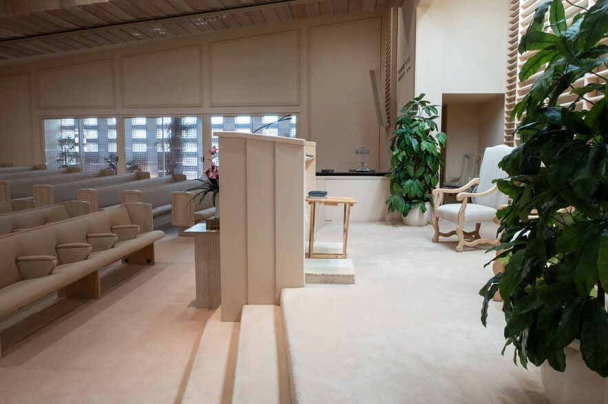 More Photos Of 605 S Riverside Dr, Palm Springs Religious Facility For Sale