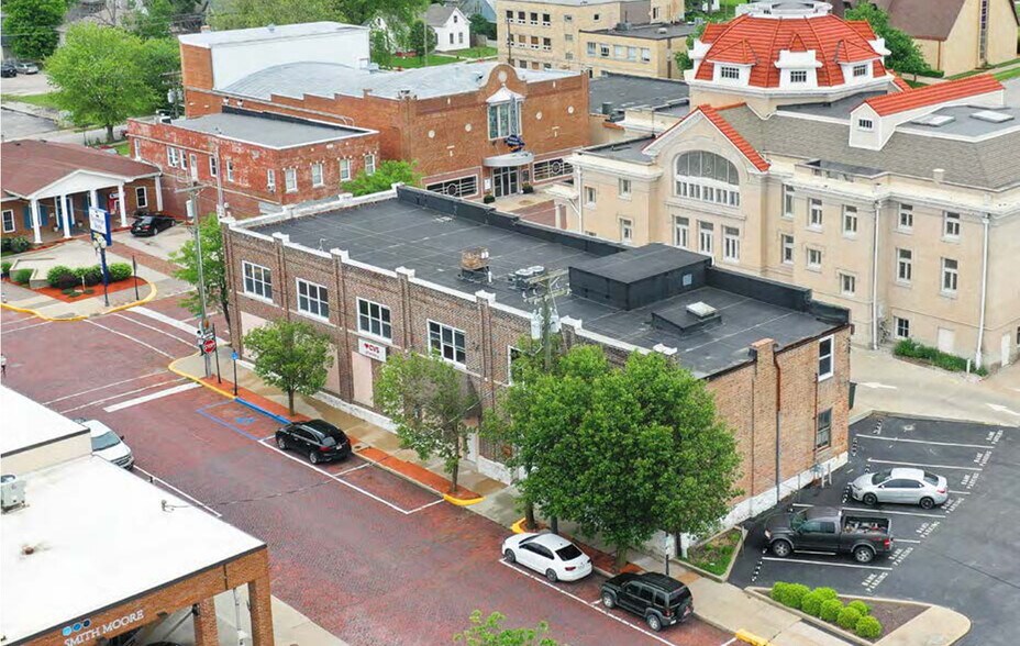 More Photos Of 600 Court St, Fulton Drugstore For Sale