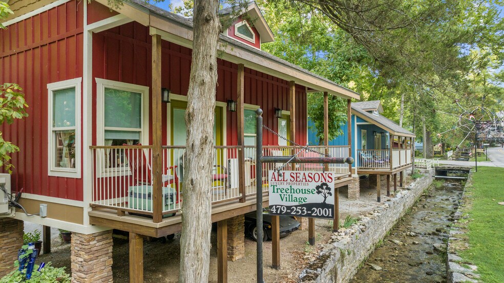 More Photos Of 275 N Main St, Eureka Springs Hotel For Sale