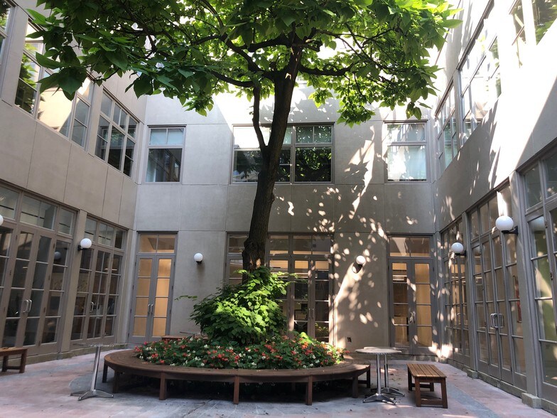 More Photos Of 10 Alcorn Ave, Toronto Office For Lease