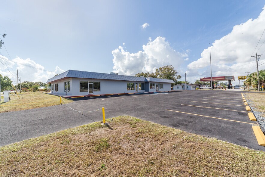 More Photos Of 4750 Bayline Dr, North Fort Myers Unknown For Lease