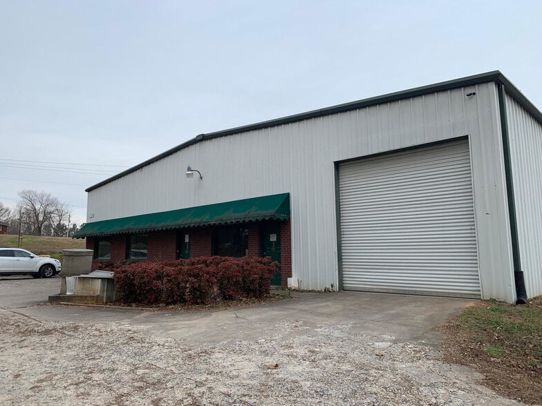 More Photos Of 3795 Evans Rd, Cumming Warehouse For Lease