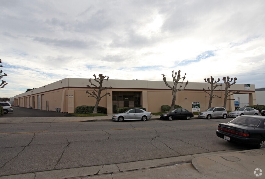 More Photos Of 9666 Owensmouth Ave, Chatsworth Light Manufacturing For Lease