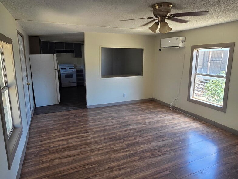 More Photos Of 14532 N Pecan Ave, Gardendale Manufactured Housing Mobile Home Park For Sale