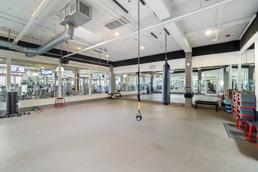 More Photos Of 1231 3rd Street Promenade, Santa Monica Storefront For Lease