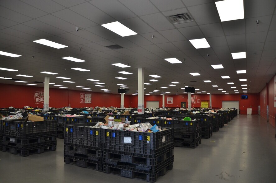 More Photos Of 4301 State Ave, Kansas City Department Store For Sale